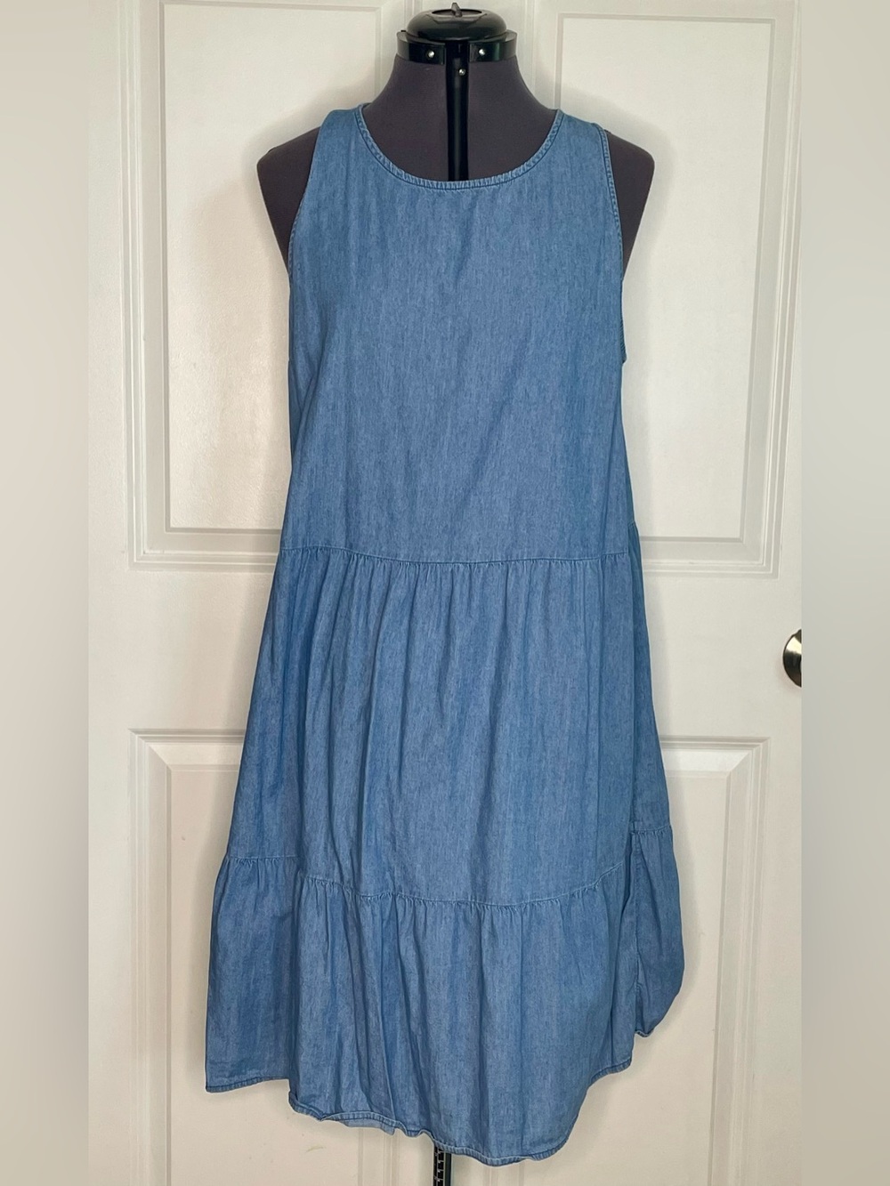 Old Navy Chambray Tiered Swing Dress Women’s Large Tall Sleeveless Blue
